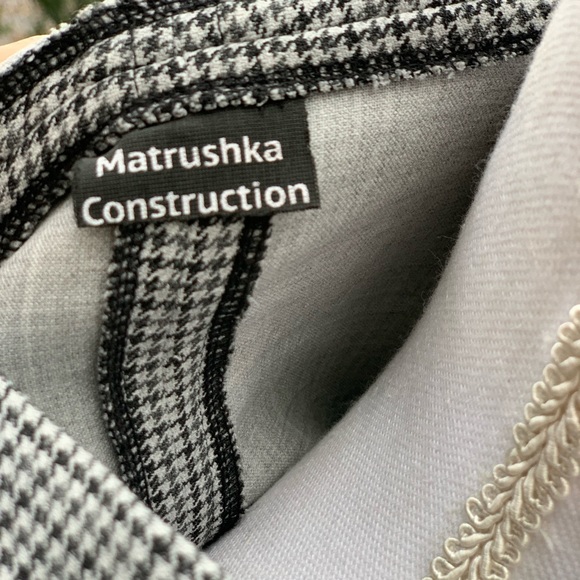 Handmade Houndstooth Hooded Cape with Front Pockets and Oversized Buttons, XL - Picture 10 of 10